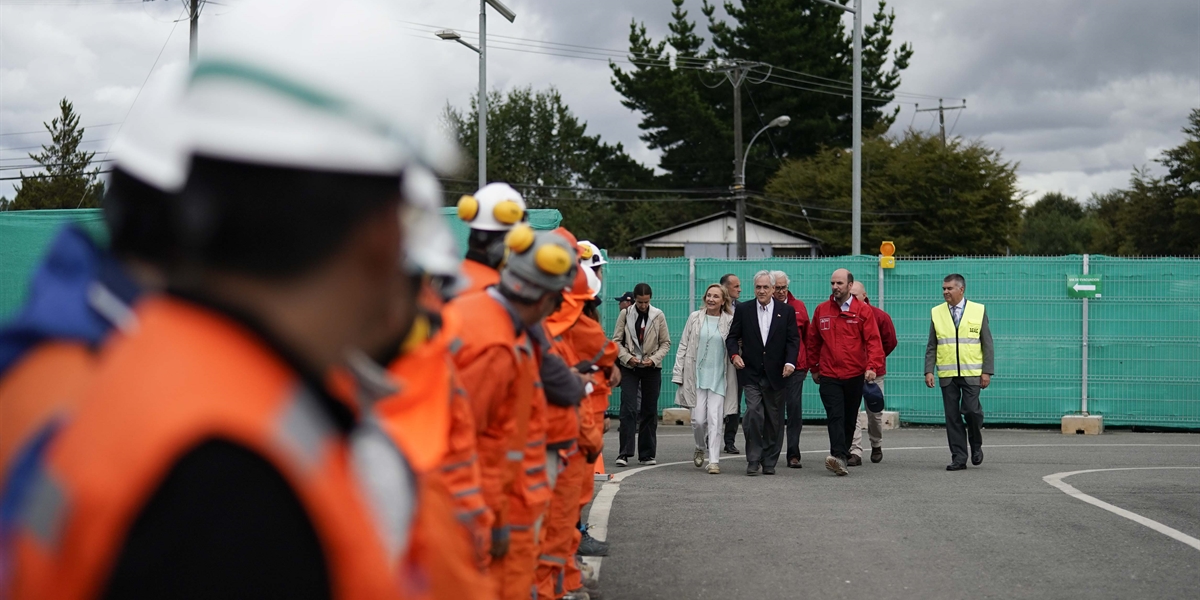 Presidente Piñera visita avances de obras de aeropuerto Tepual