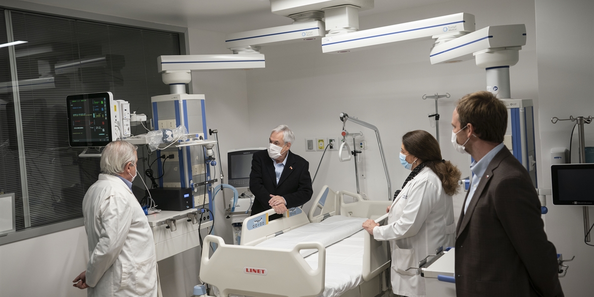 Presidente pone en marcha nuevo Hospital Félix Bulnes