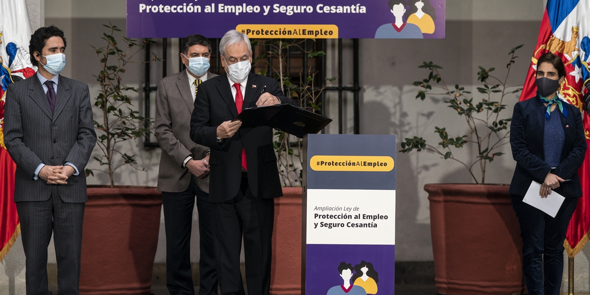 Presidente firma proyectos que mejoran Ley de Protección del Empleo y Seguro de Cesantía