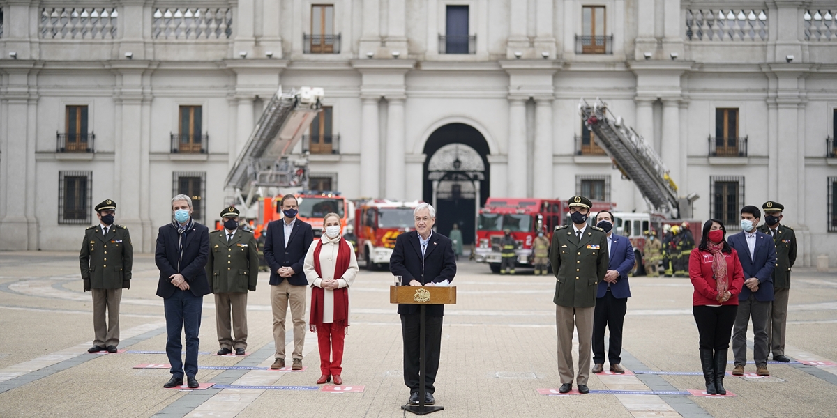 Presidente anuncia promulgación de ley que aumenta las sanciones a agresores de bomberos en ejercicio de sus funciones