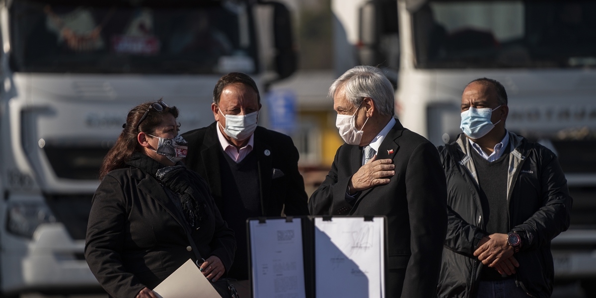 Presidente Piñera firma Proyecto de Ley "Juan Barrios" que endurece las penas por ataques incendiarios contra vehículos motorizados