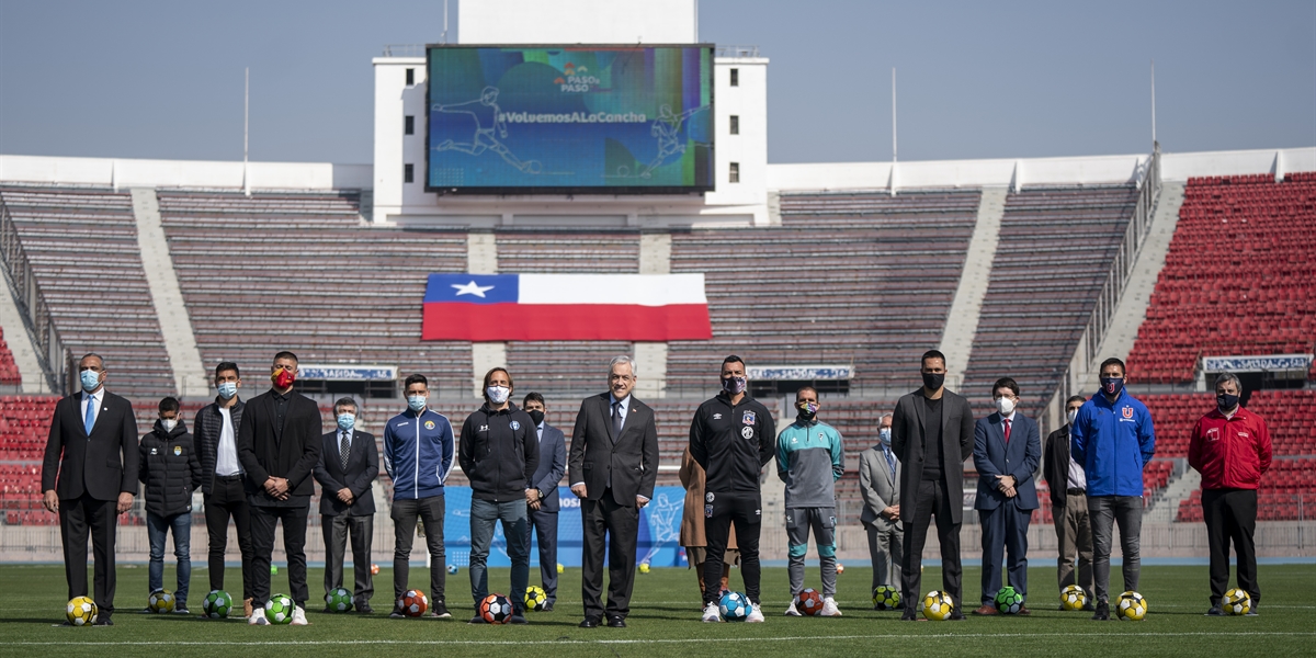 Presidente Piñera anuncia reanudación de fútbol profesional
