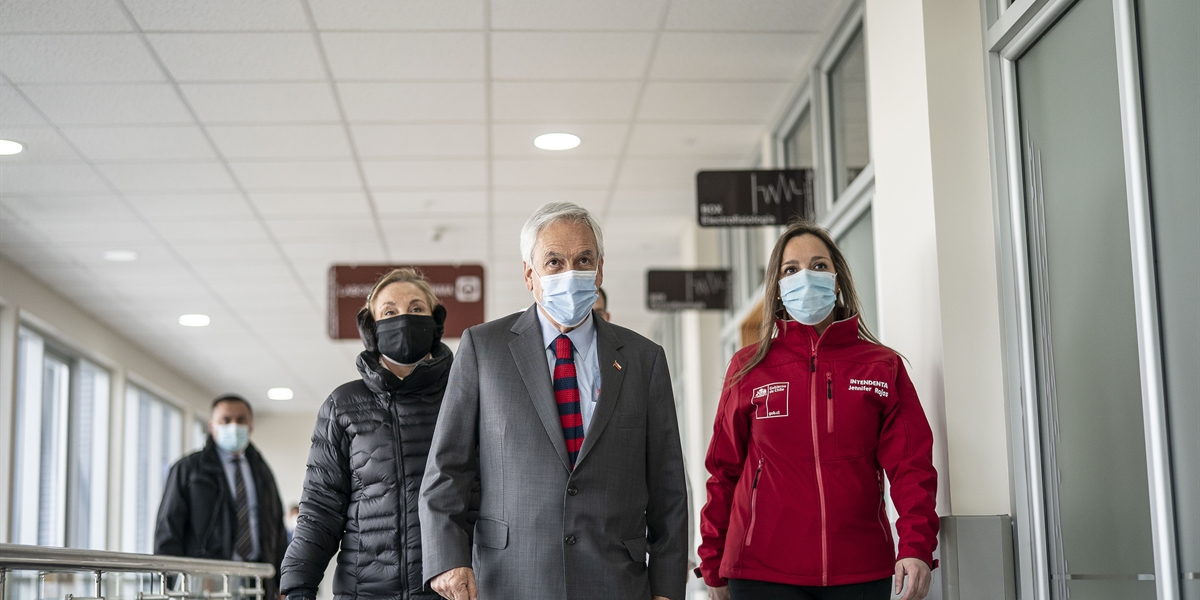 Presidente Piñera visita el Centro Asistencial Docente y de Investigación de la UMAG