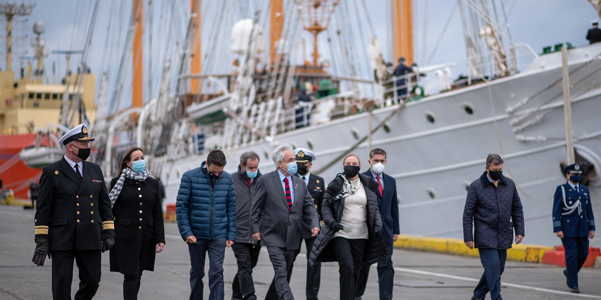 Presidente Piñera asiste a conmemoración de los 500 años del Estrecho de Magallanes por parte de la Armada