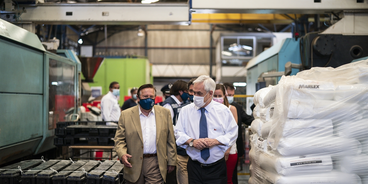 Presidente Piñera visita empresa de reciclaje y aborda recuperación de la economía