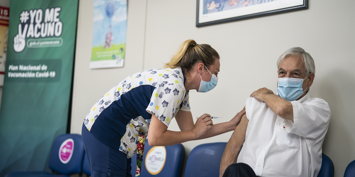 Presidente Piñera recibe segunda dosis de vacuna contra el Covid-19
