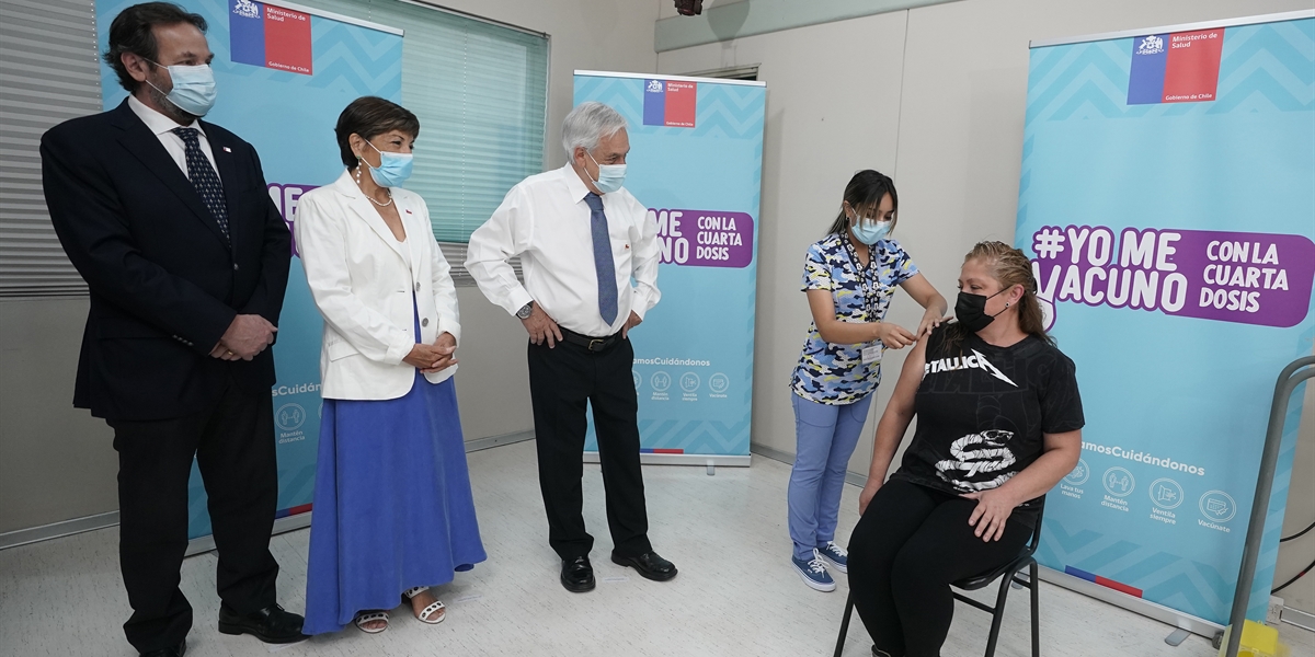 Presidente Sebastián Piñera da inicio al proceso de vacunación con cuarta dosis contra el Covid-19