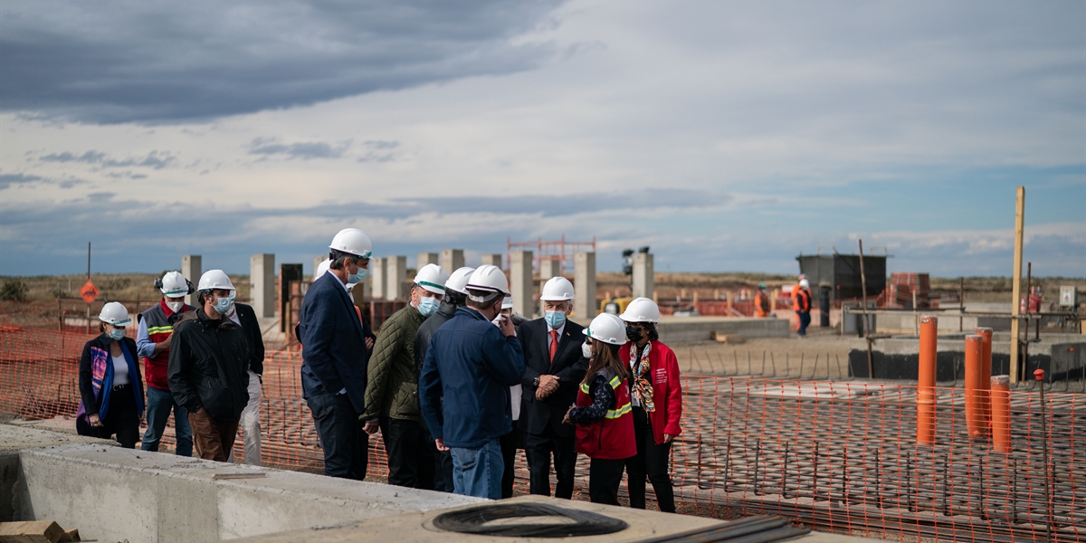 Presidente Piñera visita obras de la primera planta de Hidrógeno Verde de Chile