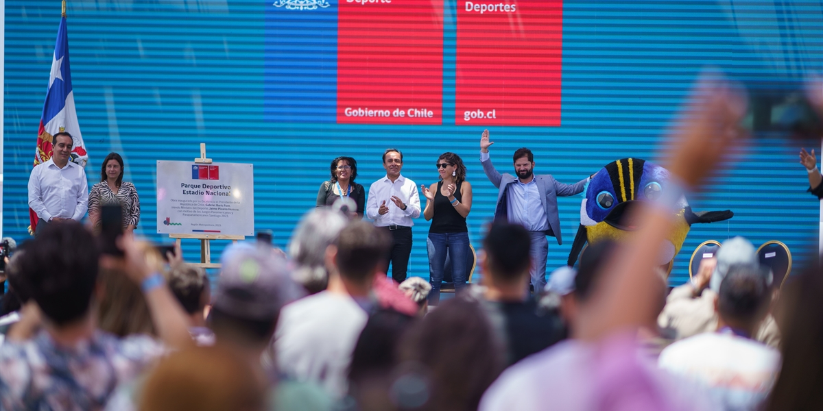 Presidente de la República, Gabriel Boric Font, se reúne con trabajadoras y trabajadores de Santiago 2023