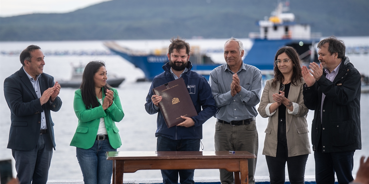 Presidente de la República, Gabriel Boric Font, promulga la Ley Bentónica