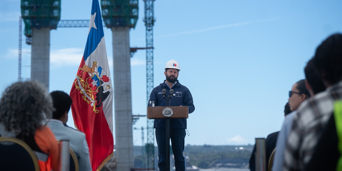 Presidente de la República, Gabriel Boric Font, realiza visita inspectiva a las obras del Puente Chacao