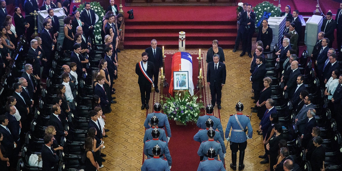 S.E. el Presidente de la República, Gabriel Boric Font, preside homenaje institucional al expresidente Sebastián Piñera Echenique en la sede del Congreso Nacional de Santiago
