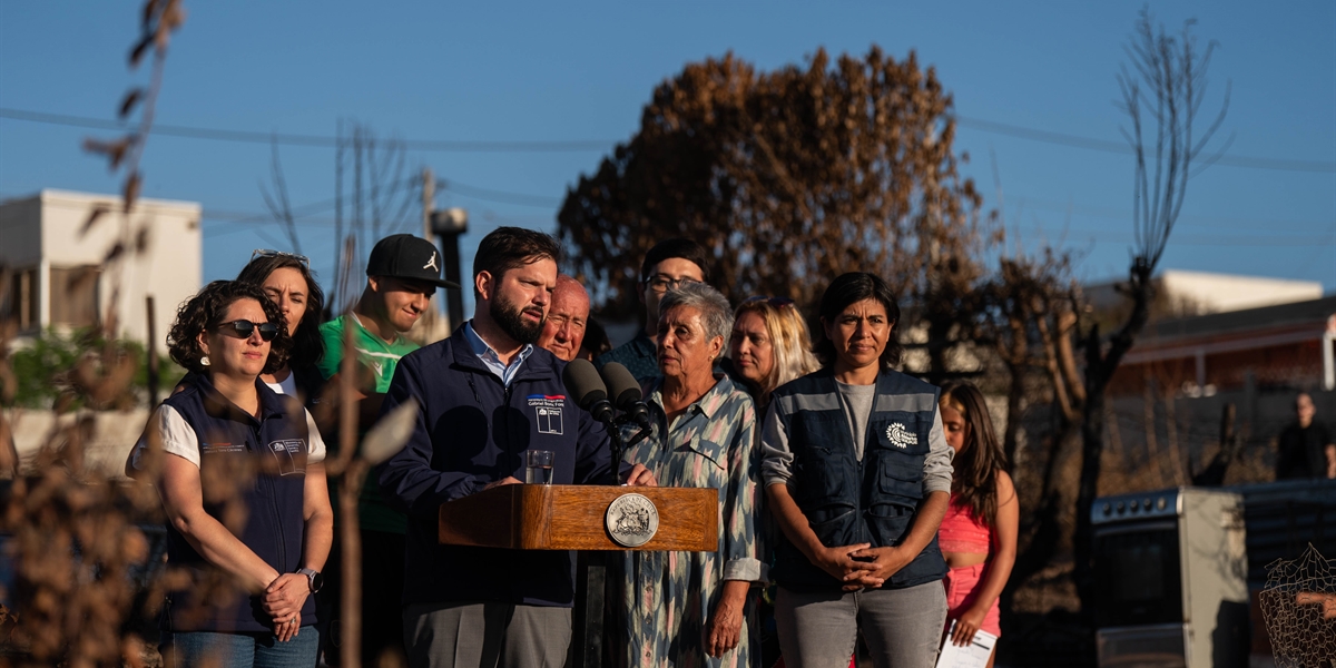 Presidente de la República, Gabriel Boric Font, se reúne con vecinas y vecinos afectados por los incendios en Quilpué