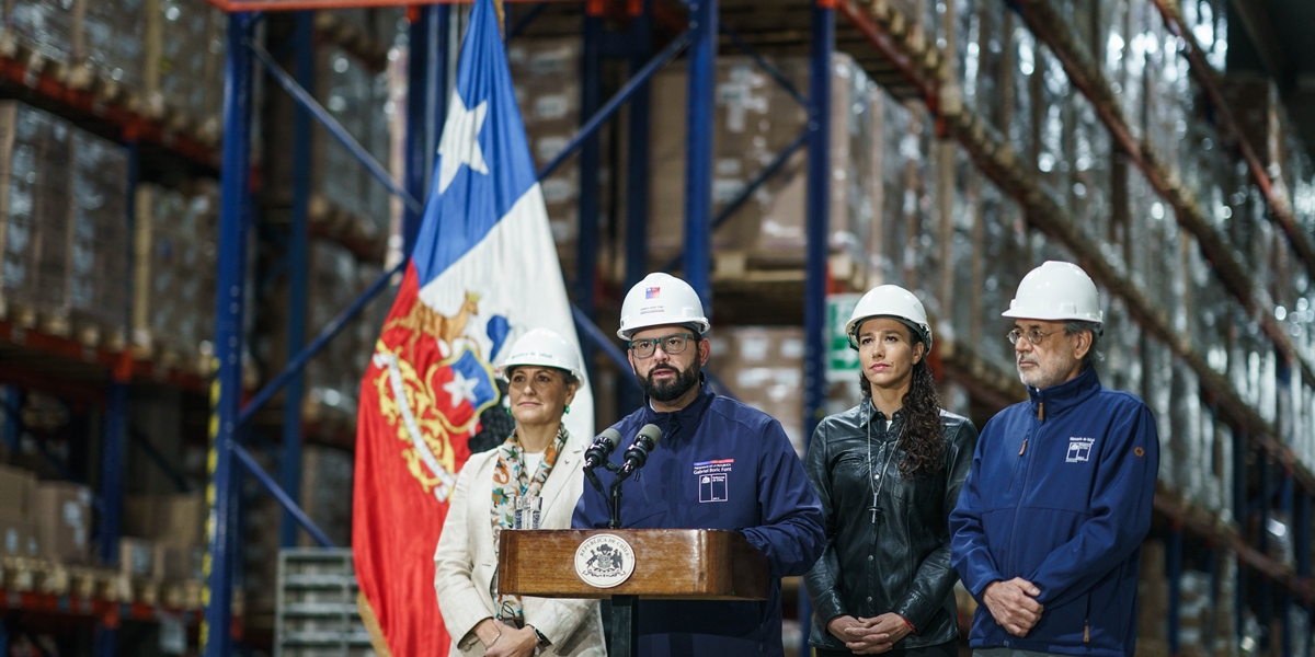 Presidente de la República, Gabriel Boric Font, recibe el segundo cargamento de Nirsevimab, medicamento para inmunizar contra el virus sincicial