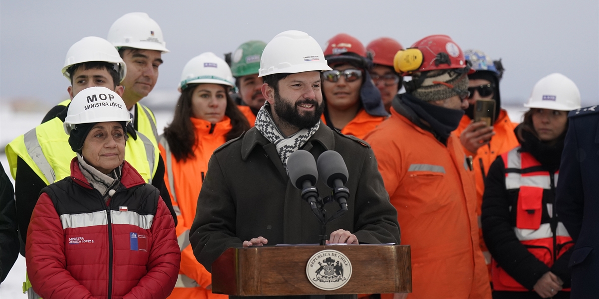 S.E. el Presidente de la República realiza visita inspectiva a las obras del Aeropuerto Presidente Ibáñez de Punta Arenas