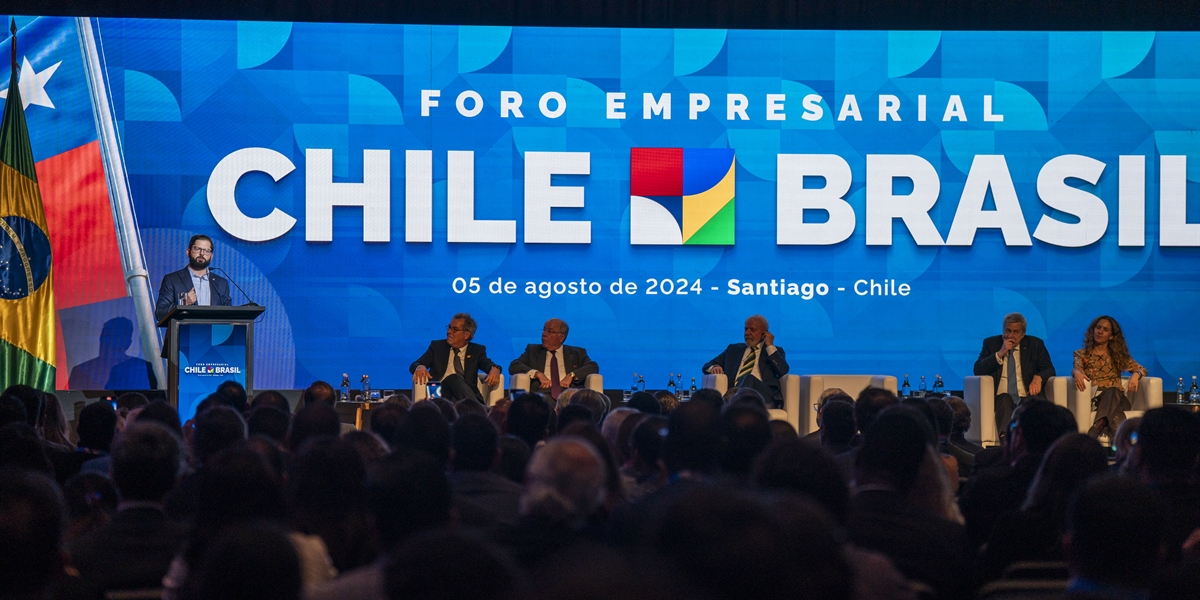 Presidente de la República, Gabriel Boric Font, junto al Presidente de la República Federativa de Brasil, Luiz Inácio Lula da Silva, participan del cierre del Foro Empresarial Chile-Brasil