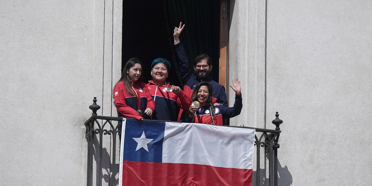 S.E. el Presidente de la República, Gabriel Boric Font, recibe en el Palacio de La Moneda al Team ParaChile, encabezado por sus medallistas olímpicos en París 2024