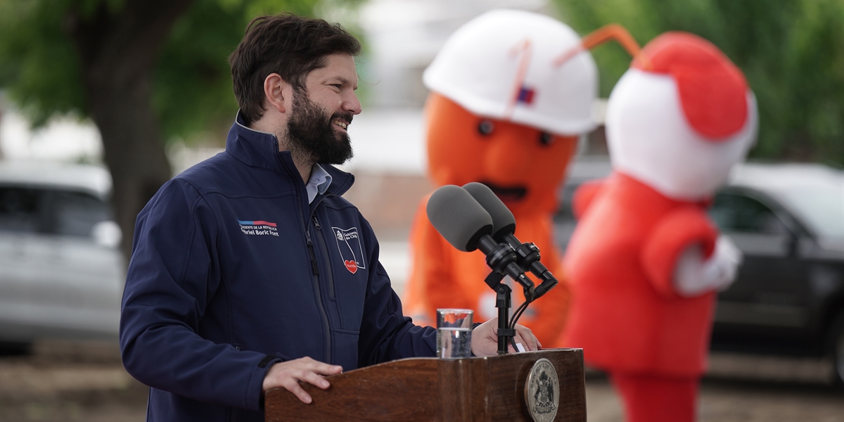 S.E. el Presidente de la República, Gabriel Boric Font, encabeza la ceremonia de primera piedra del Instituto Teletón de Ñuble