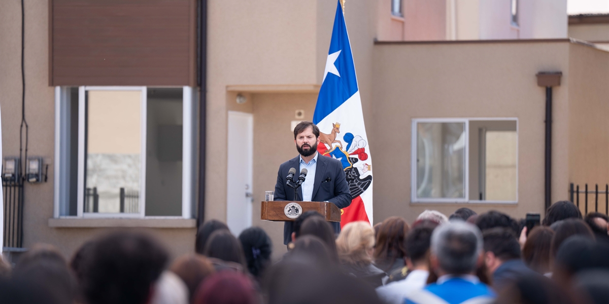S.E. el Presidente de la República, Gabriel Boric Font, encabeza entrega de viviendas de los proyectos Escultores Lily Garafulic, Sergio Mallol y Nicanor Plaza.