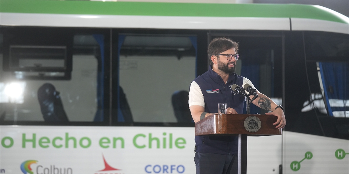 S.E. el Presidente de la República, Gabriel Boric Font, participa del lanzamiento del primer bus a hidrógeno hecho en Chile
