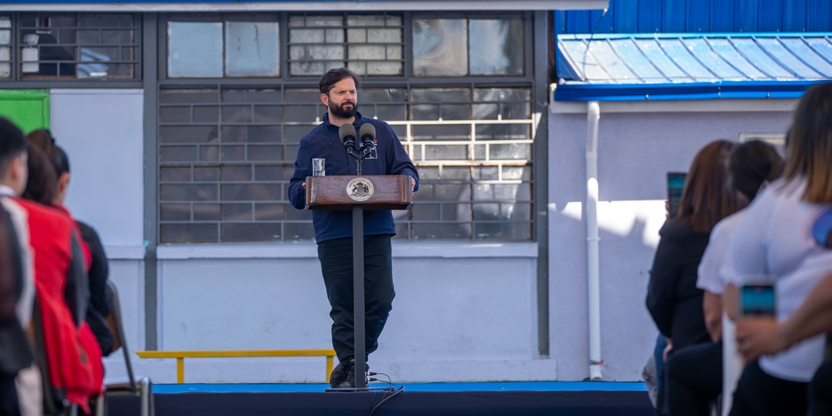 S.E. el Presidente de la República, Gabriel Boric Font, encabeza la entrega de las obras de conservación del Colegio Bicentenario Víctor Jara en San Ignacio