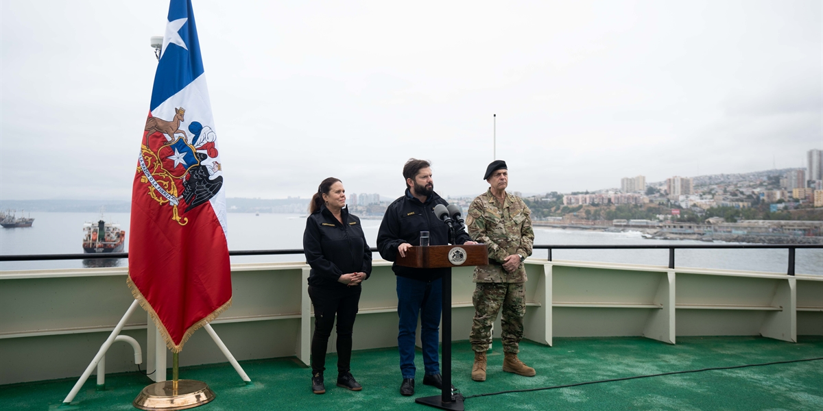 S.E. el Presidente de la República, Gabriel Boric Font, inicia viaje en el buque rompehielos Almirante Viel
