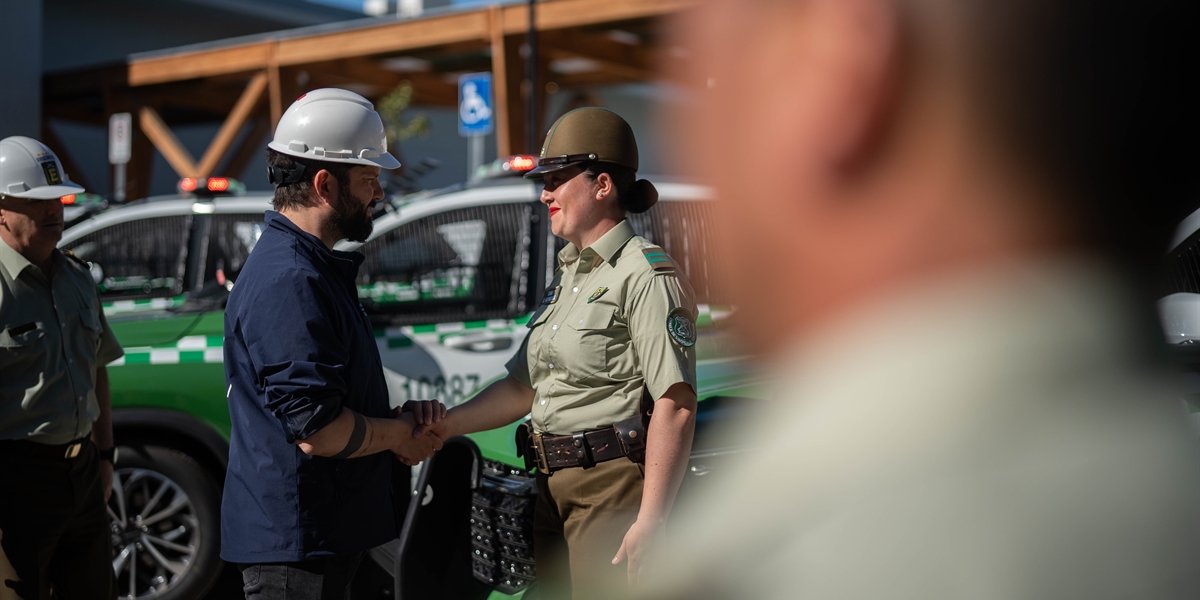 S.E. el Presidente de la República, Gabriel Boric Font, encabeza la entrega de vehículos policiales y realiza visita inspectiva a las obras de la Escuela de Formación de Carabineros en Concepción