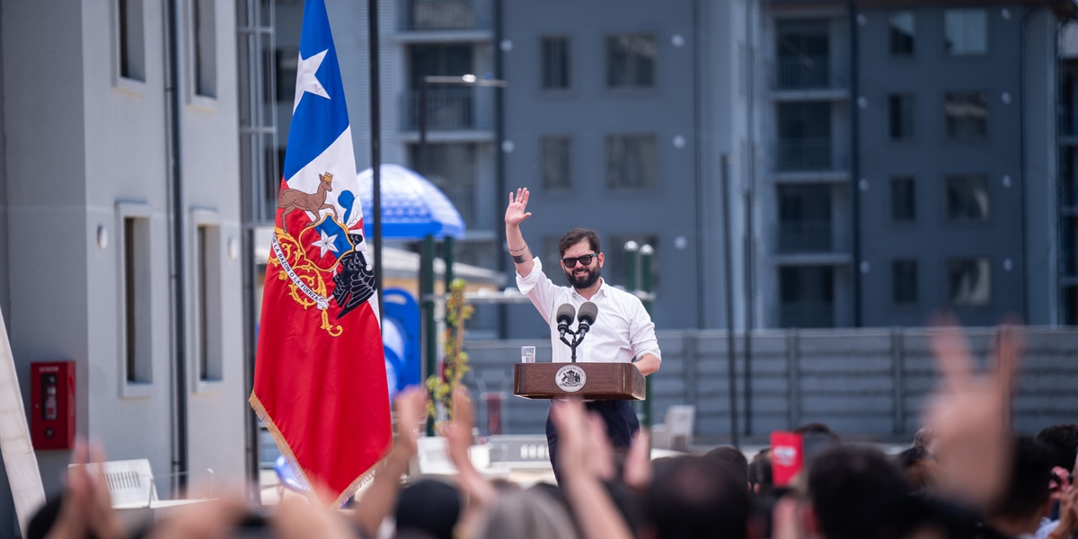S.E. el Presidente de la República, Gabriel Boric Font, encabeza la entrega del Condominio Puertas de Lircay I, hito que marca el cumplimiento del Plan de Emergencia Habitacional en la Región del Maule.