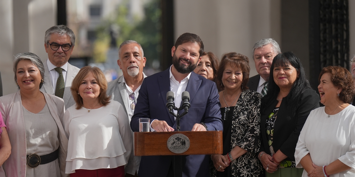 S.E. el Presidente de la República, Gabriel Boric Font, sostiene un desayuno con pensionadas y pensionados