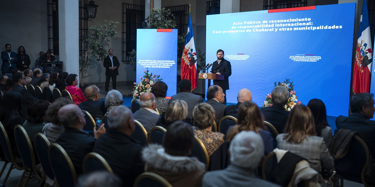 S.E. el Presidente de la República, Gabriel Boric Font, encabeza el acto público de reconocimiento de responsabilidad internacional del Caso profesores de Chañaral y otras municipalidades