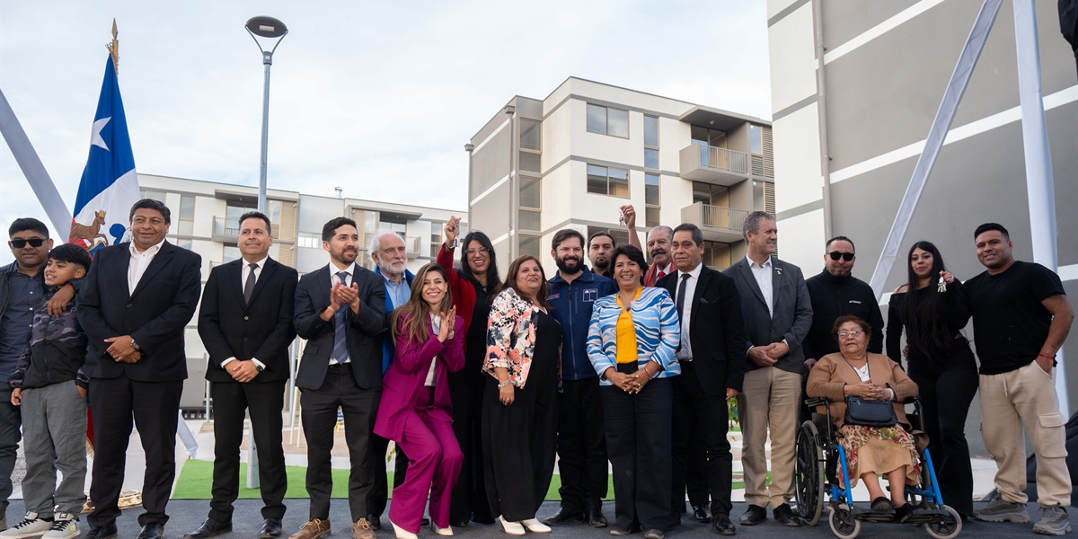 S.E. el Presidente de la República, Gabriel Boric Font, encabeza la entrega del conjunto habitacional Killari