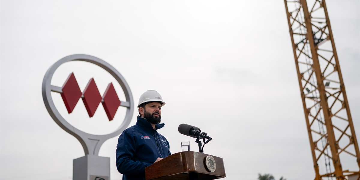 S.E. el Presidente de la República, Gabriel Boric Font, encabeza la presentación de la futura línea del Metro de Santiago que conectará el tren subterráneo con el Aeropuerto Arturo Merino Benítez