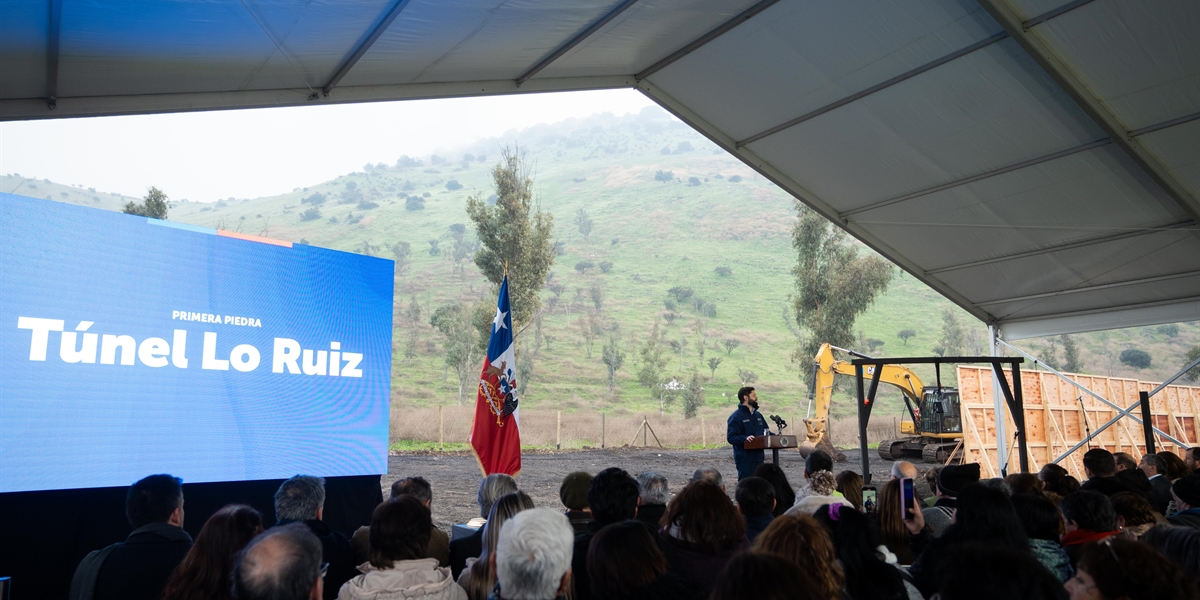 S.E. el Presidente de la República, Gabriel Boric Font, encabeza la ceremonia de primera piedra del Túnel Lo Ruiz