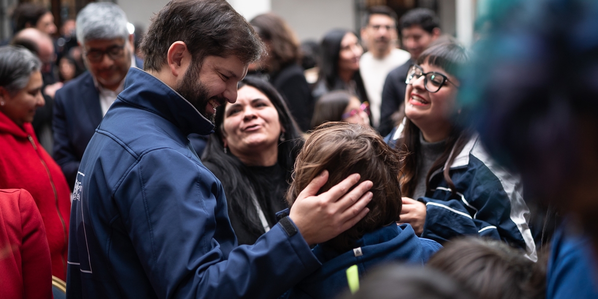 S.E. el Presidente de la República, Gabriel Boric Font, encabeza la promulgación de la nueva Ley de Adopción