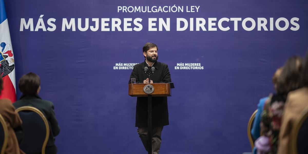 S.E. el Presidente de la República, Gabriel Boric Font, encabeza la promulgación de la Ley Más Mujeres en Directorios