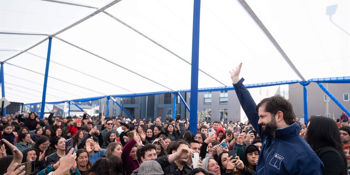 S.E. el Presidente de la República, Gabriel Boric Font, sostiene conversatorio junto a 17 comités de vivienda y encabeza entrega de la primera etapa del Proyecto Habitacional Eco Barrio La Platina en La Pintana