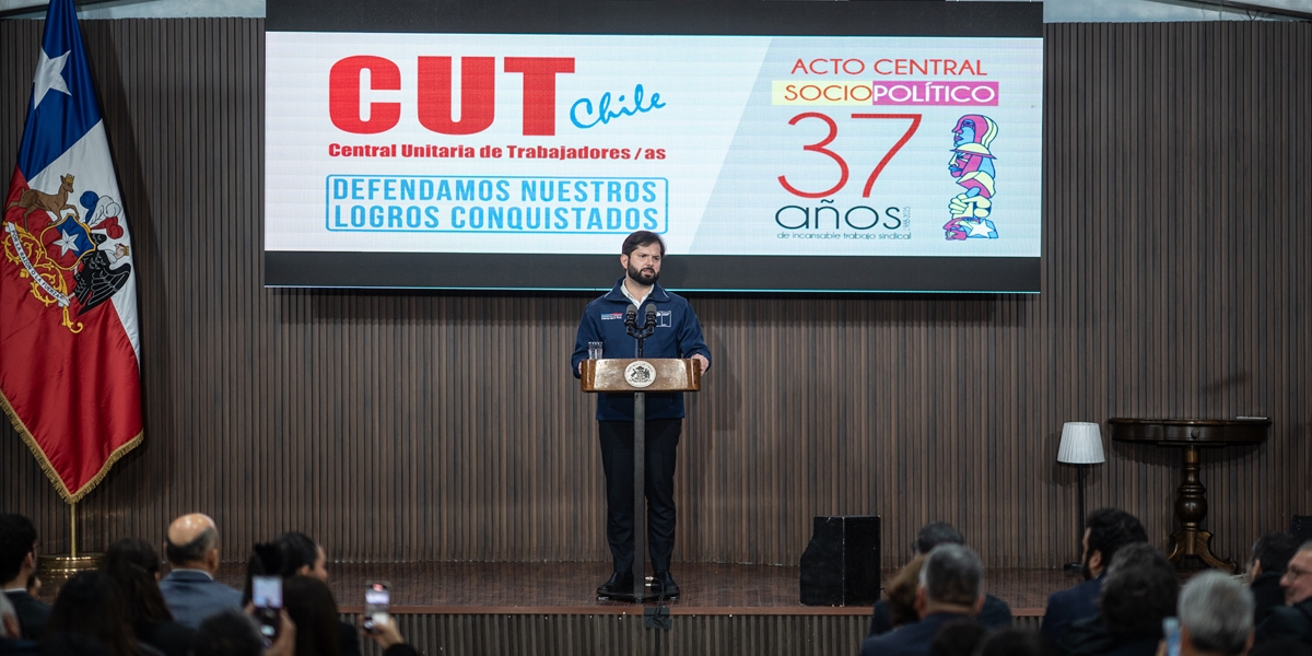 S.E. el Presidente de la República, Gabriel Boric Font, participa en el aniversario 37° de la Central Unitaria de Trabajadores y Trabajadoras (CUT)