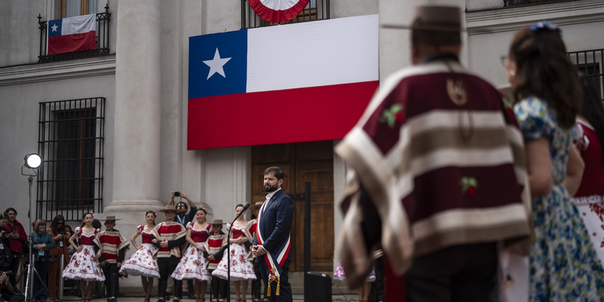 S.E. el Presidente de la República, Gabriel Boric Font, encabeza tradicional Esquinazo en el Palacio de La Moneda junto a autoridades de Estado y de Gobierno