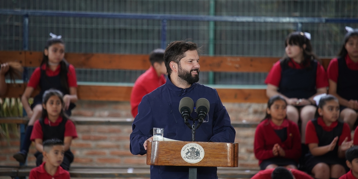 S.E. el Presidente de la República, Gabriel Boric Font, inaugura las obras de conservación de la Escuela Ema Lobos Reyes