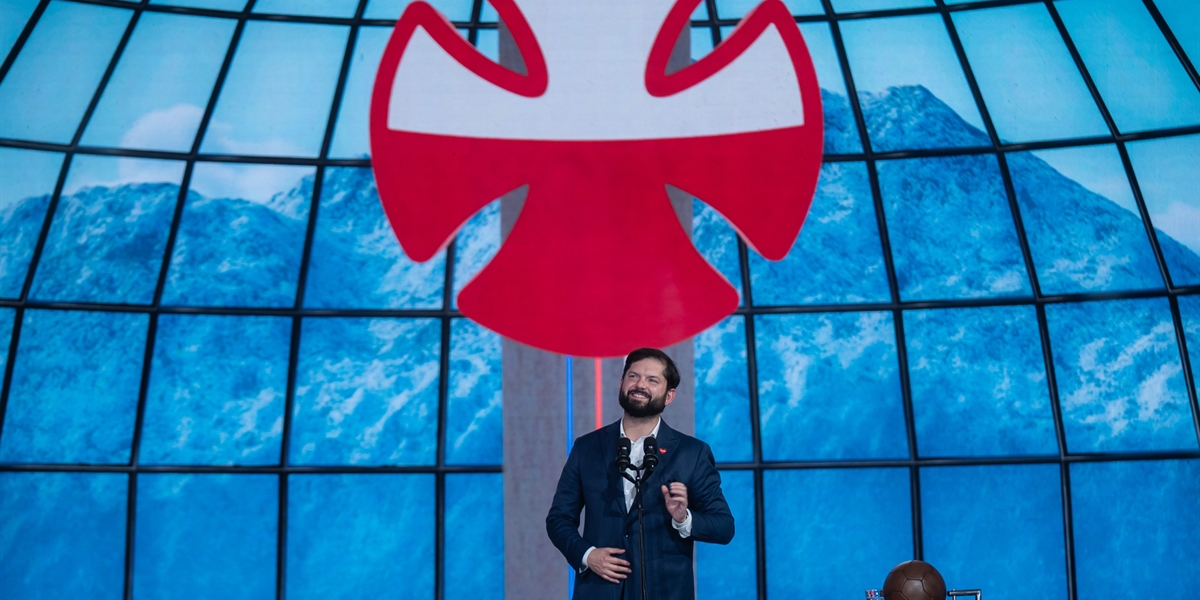 S.E. el Presidente de la República, Gabriel Boric Font, asiste a la ceremonia de obertura de la Teletón 2025