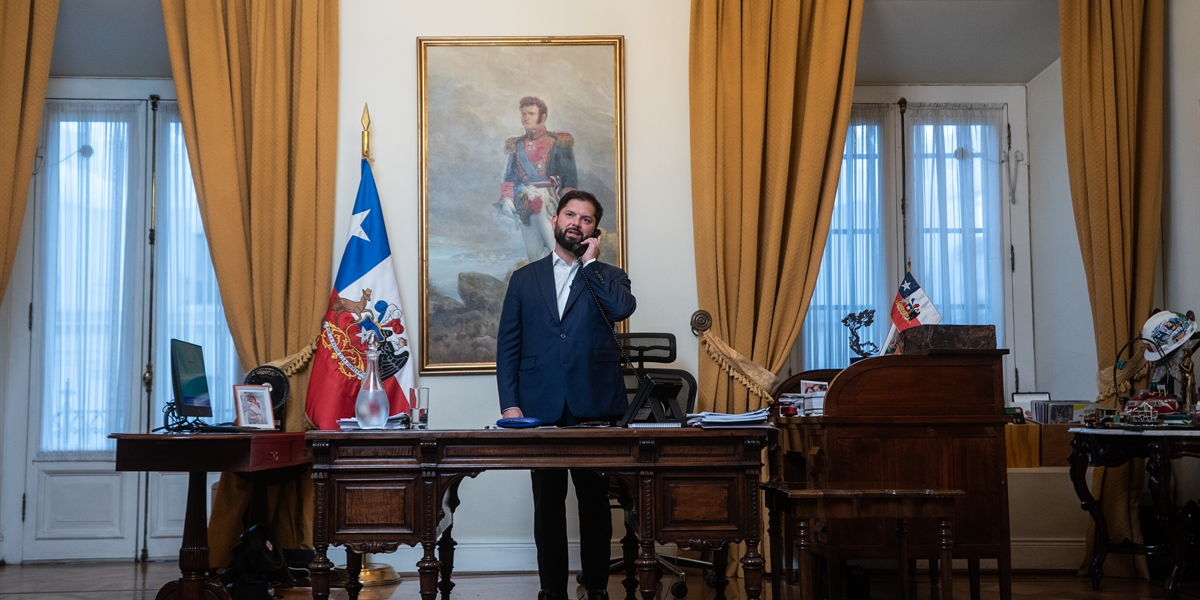 S.E. el Presidente de la República, Gabriel Boric Font, realiza una llamada telefónica con el presidente electo, José Antonio Kast