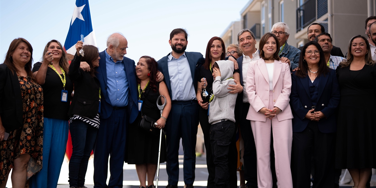 S.E. el Presidente de la República, Gabriel Boric Font, encabeza la entrega de viviendas del proyecto Comunidad Santa Olga de Quilicura
