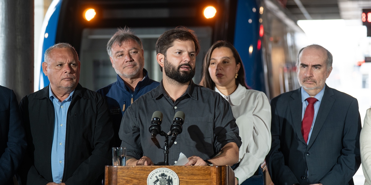 S.E. el Presidente de la República, Gabriel Boric Font, encabeza visita inspectiva y el inicio de pruebas de los nuevos trenes del Tren Limache-Puerto de EFE