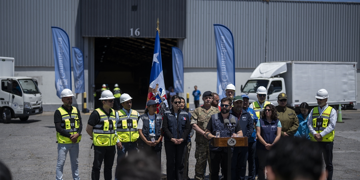 S.E. el Presidente de la República, Gabriel Boric Font, visita el centro de acopio Isla Rocuant junto a autoridades nacionales y regionales, desde donde realizará una declaración a los medios de comunicación
