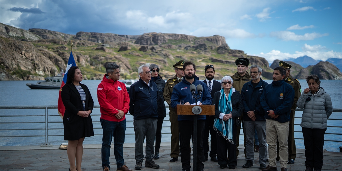 S.E. el Presidente de la República, Gabriel Boric Font, participa del primer patrullaje marítimo de la nueva lancha de Carabineros en Chile Chico
