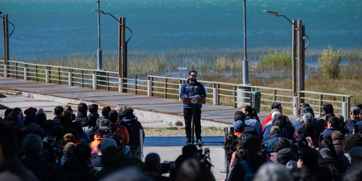 S.E. el Presidente de la República, Gabriel Boric Font, firma el Plan Nacional de Zonas Extremas y encabeza la promulgación de la Ley de Sistemas Medianos