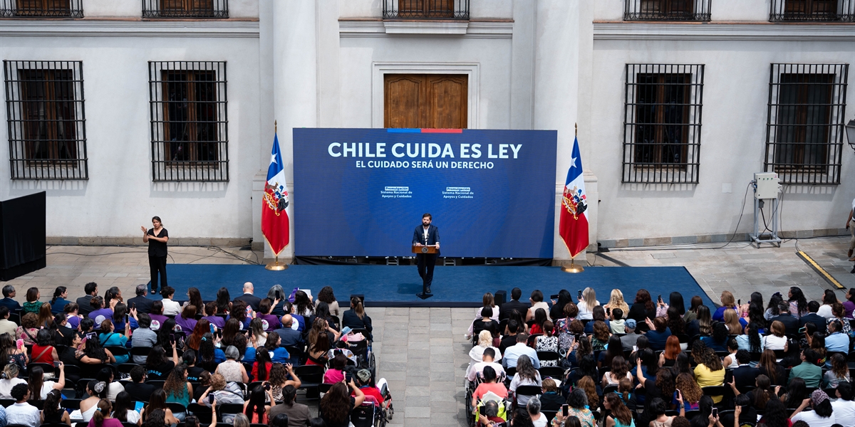 S.E. el Presidente de la República, Gabriel Boric Font, encabeza la ceremonia de promulgación de la Ley que crea el Sistema Nacional de Apoyos y Cuidados, Chile Cuida