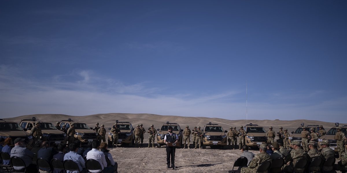 S.E. el Presidente de la República, Gabriel Boric Font, encabeza la entrega de vehículos al Ejército de Chile para reforzar el patrullaje fronterizo en la región de Antofagasta
