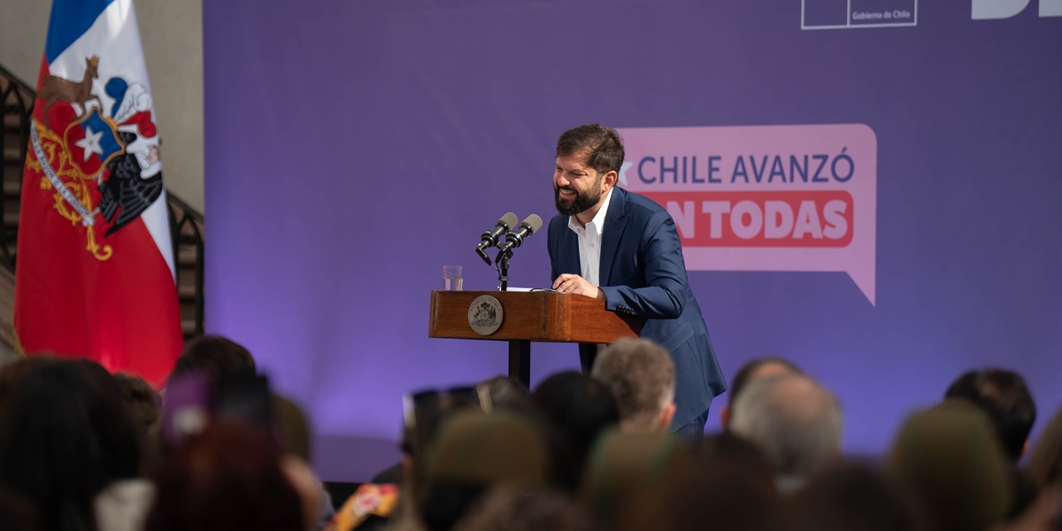 S.E. el Presidente de la República, Gabriel Boric Font, participa del acto de conmemoración del Día Internacional de la Mujer